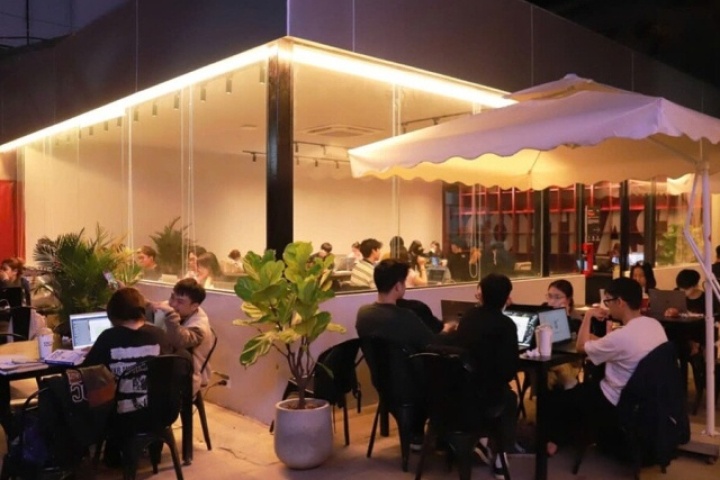 Chủ quán cà phê xoay xở với phí bản quyền nhạc