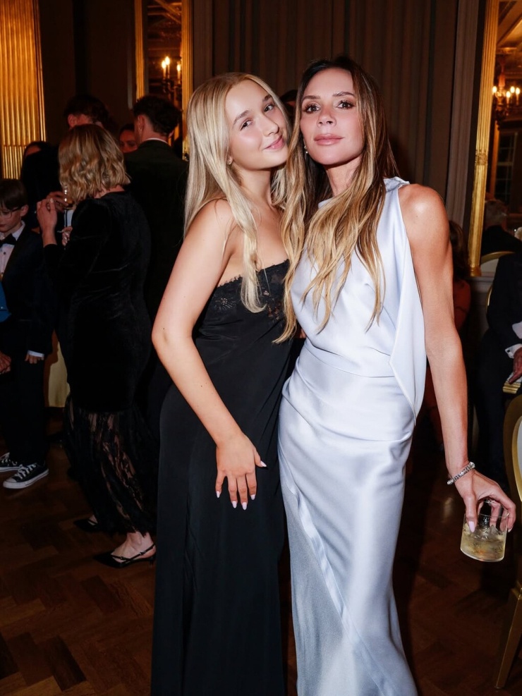 Nhan sắc tuổi trăng rằm của Harper Beckham - 4