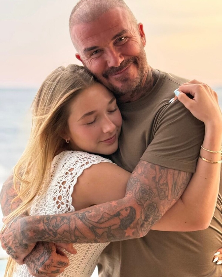 Nhan sắc tuổi trăng rằm của Harper Beckham - 14