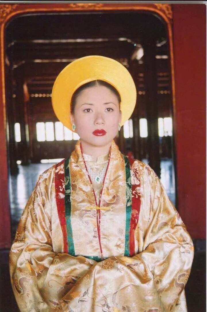 Nghệ sĩ Yến Chi được mệnh danh là “Nam Phương Hoàng hậu đẹp nhất màn ảnh”.