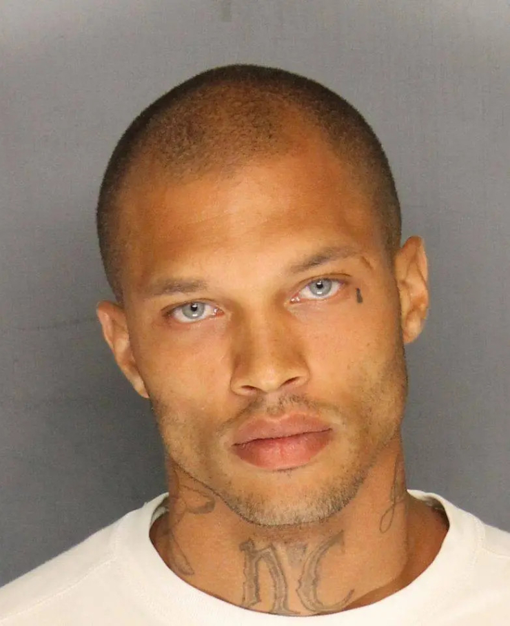 Ảnh Jeremy Meeks lan truyền rộng rãi trên mạng vào năm 2014 sau khi anh bị bắt. Ảnh: Sở cảnh sát Stockton