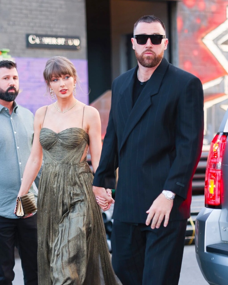 Taylor Swift và Travis Kelce. Ảnh: GC