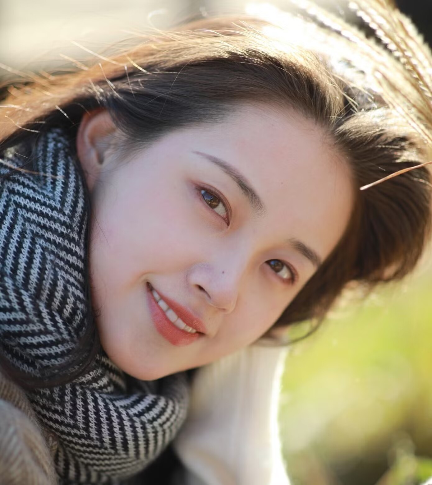 Quách Vũ Hân đang có hình tượng đẹp, khí chất sang trọng như tiểu thư đài các, nhưng vướng lùm xùm xấu tính khiến danh tiếng bị hủy hoại.