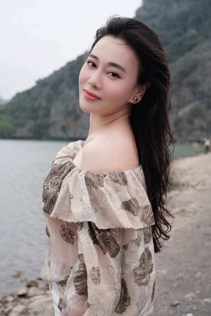 Kiểu đồ yêu thích giúp Phương Oanh tôn nét mặn mà tuổi U40 - 6