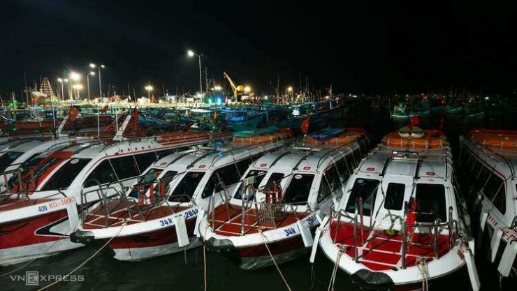 Nỗ lực cứu du khách lật canô ở Phú Quốc - 3