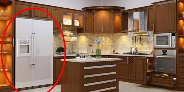 Điều cấm kỵ nhất chính là không được đặt tủ lạnh đối diện với nhà vệ sinh. Vị trí này được cho là có thể mang nhiều điềm xui, bị lây những "ố bẩn" từ nhà vệ sinh có thể sẽ khiến cho gia đình bạn không gặp may mắn.
