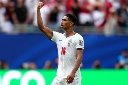 Bellingham sắm vai người hùng của ĐT Anh, sánh ngang "Vua bóng đá" Pele