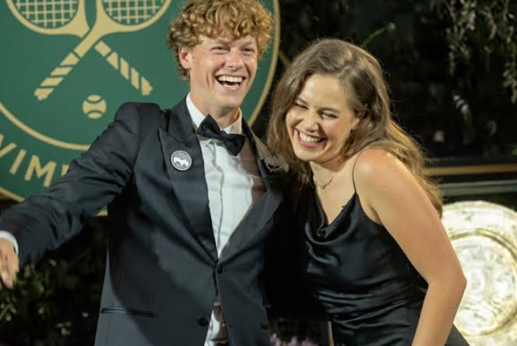 Sinner ôm eo kiều nữ nhảy ăn mừng vô địch Wimbledon, Alcaraz tri ân đại kình địch