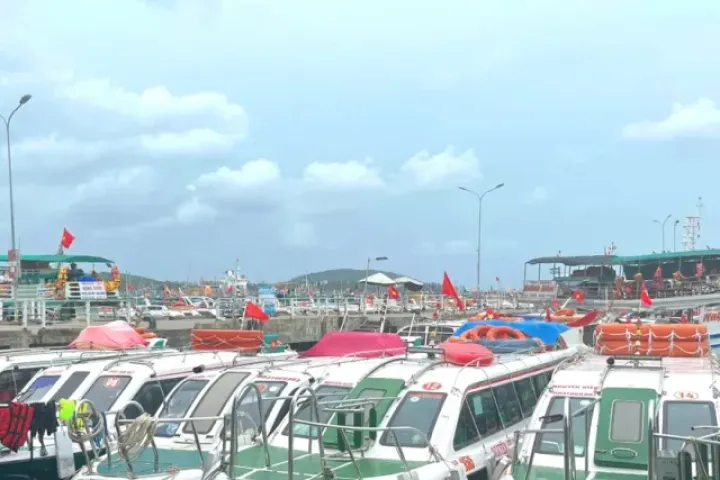 Nhiều ca nô, tàu du lịch Phú Quốc tạm dừng hoạt động