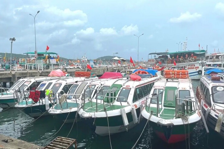 Vụ lật ca nô 15 người tử vong: Vì sao phương tiện thiết kế kín mít?