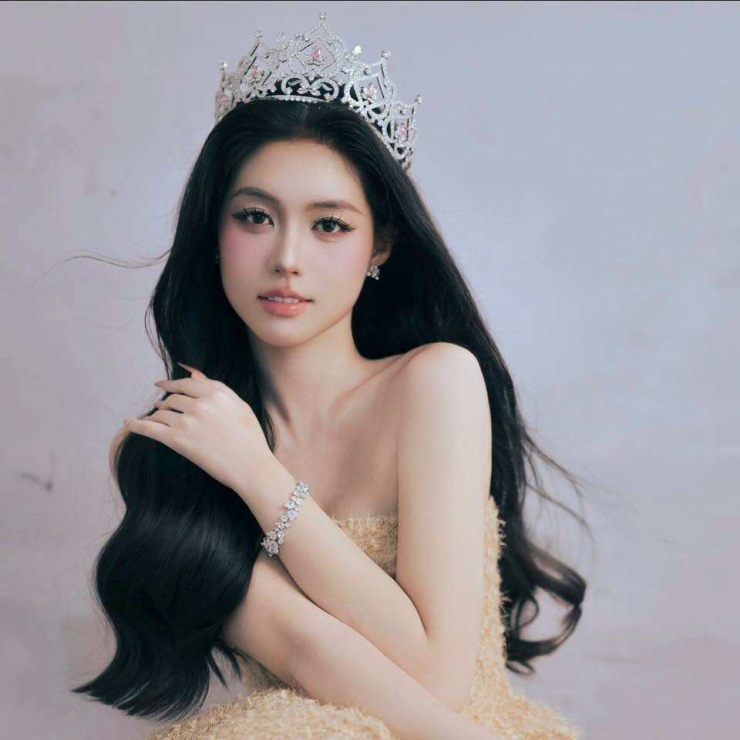 Châu Anh sinh ra trong gia đình có bố mẹ, chị gái và anh rể đều là quân nhân. (Ảnh: FBNV)