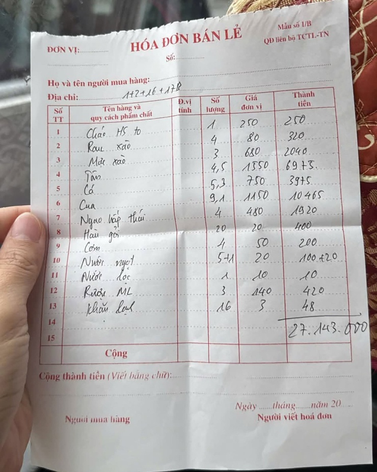 Hóa đơn bữa ăn hơn 27 triệu đồng được du khách đăng lên mạng xã hội. Ảnh: Đ.X