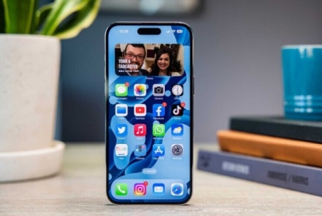 Giá iPhone 14 Pro Max, iPhone 15 Pro rẻ bất ngờ, có nên mua?