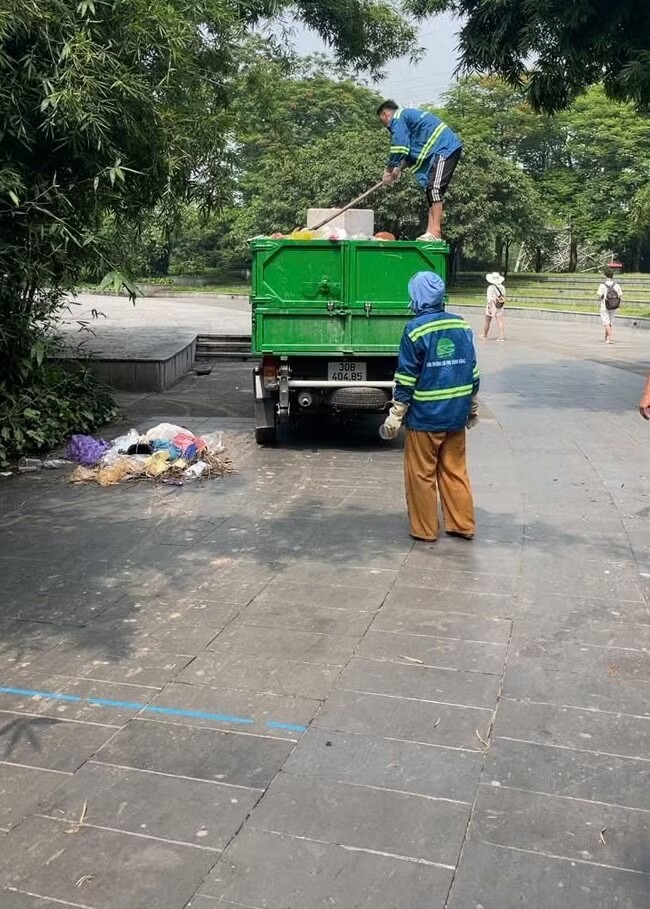 Việc thu dọn vệ sinh diễn ra khẩn trương.