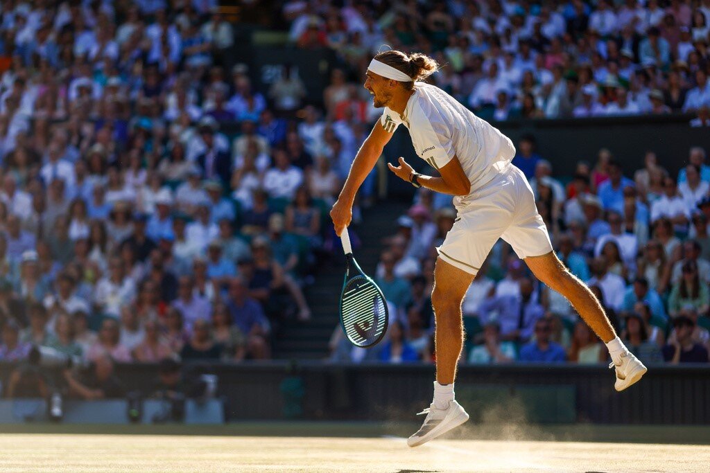 Zverev giữ vững bản lĩnh để thắng loạt tie-break set 1