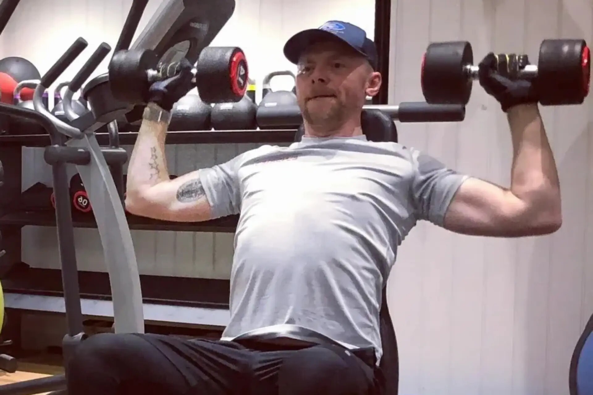Simon Pegg duy trì tập luyện mỗi ngày ở tuổi 56.