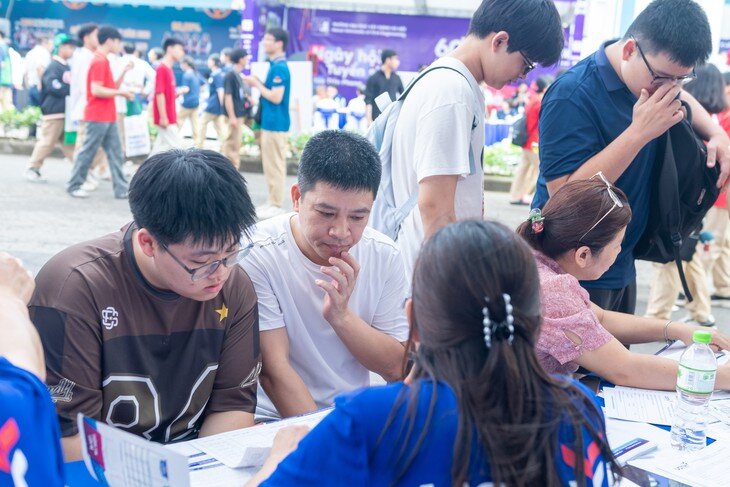 Các thí sinh lưu ý, việc hoàn tất đăng ký nguyện vọng trước 17 giờ ngày 14/7 chưa đồng nghĩa với việc hoàn thành quy trình xét tuyển.