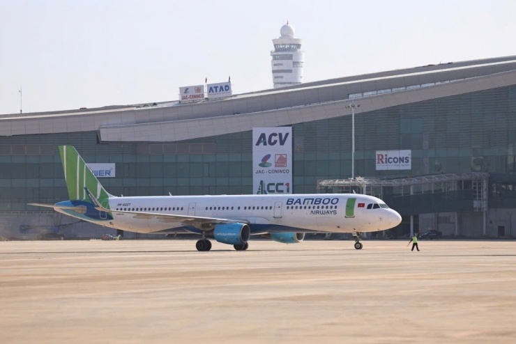 Máy bay Bamboo Airways tại sân bay Long Thành sáng 19/12/2025.
