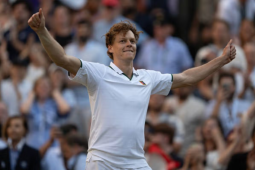 Sinner vô địch Wimbledon "mất" 57 tỷ đồng, Zverez lập thành tích buồn như Federer