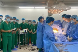 Người đàn ông 49 tuổi ở Hà Nội chết não sau tai nạn, để lại 7 món quà vô giá cho cuộc đời