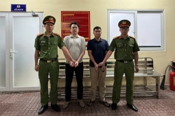 Bắt khẩn cấp 2 đối tượng dừng xe ô tô, đuổi đánh nhau giữa giao lộ