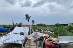 Lốc xoáy hất văng bé 11 tuổi, giây phút kinh hoàng suốt đời không quên