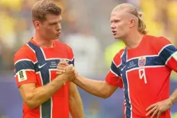 Cơn thịnh nộ của NHM Na Uy ở World Cup 2026: Sorloth bị dọa giết vì không chuyền bóng cho Haaland