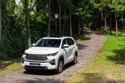 Gia đình đông con nên chọn xe MPV hay SUV?