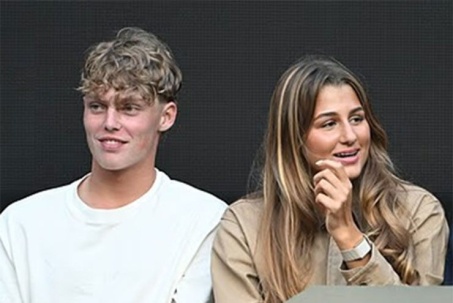 Nóng nhất thể thao sáng 15/7: Con nhà Federer và Hewitt được đồn hẹn hò nhau