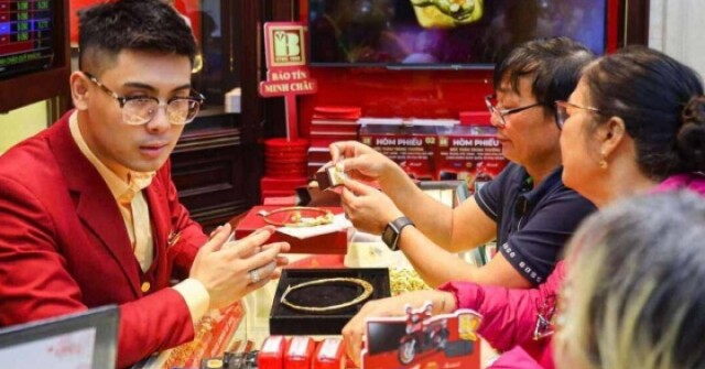 Giá vàng hôm nay 14/7: Lao dốc, về sát 4.000 USD/ounce