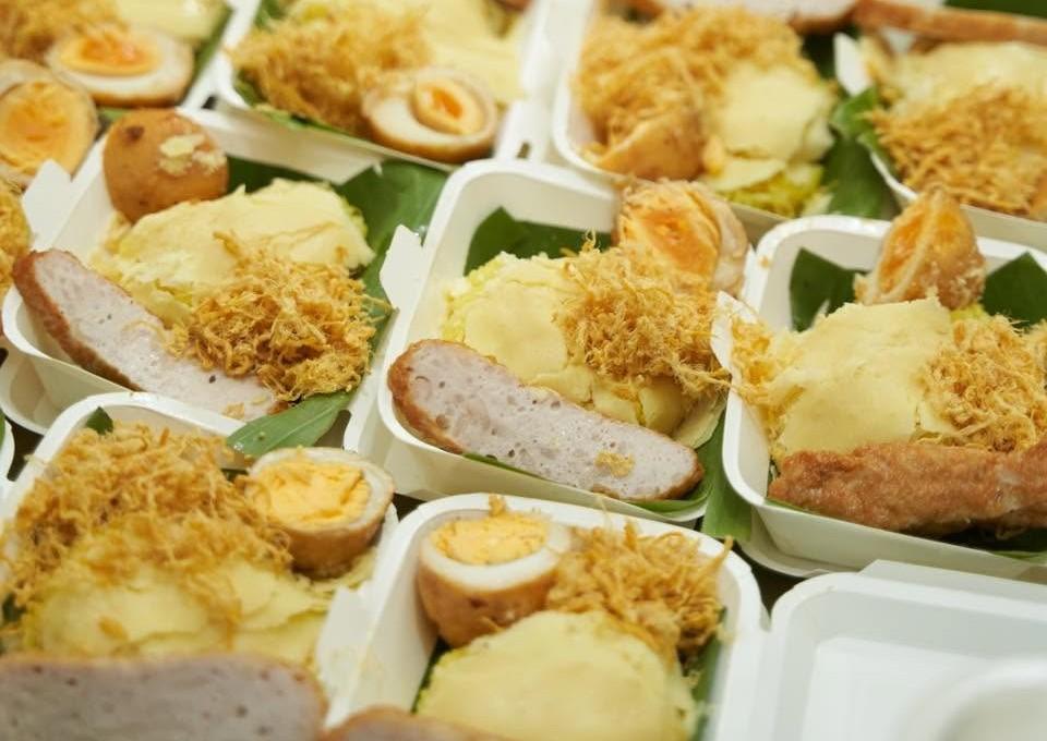 Xôi là lựa chọn lý tưởng để nạp đầy năng lượng sau một đêm thức trọn cùng những trận cầu.