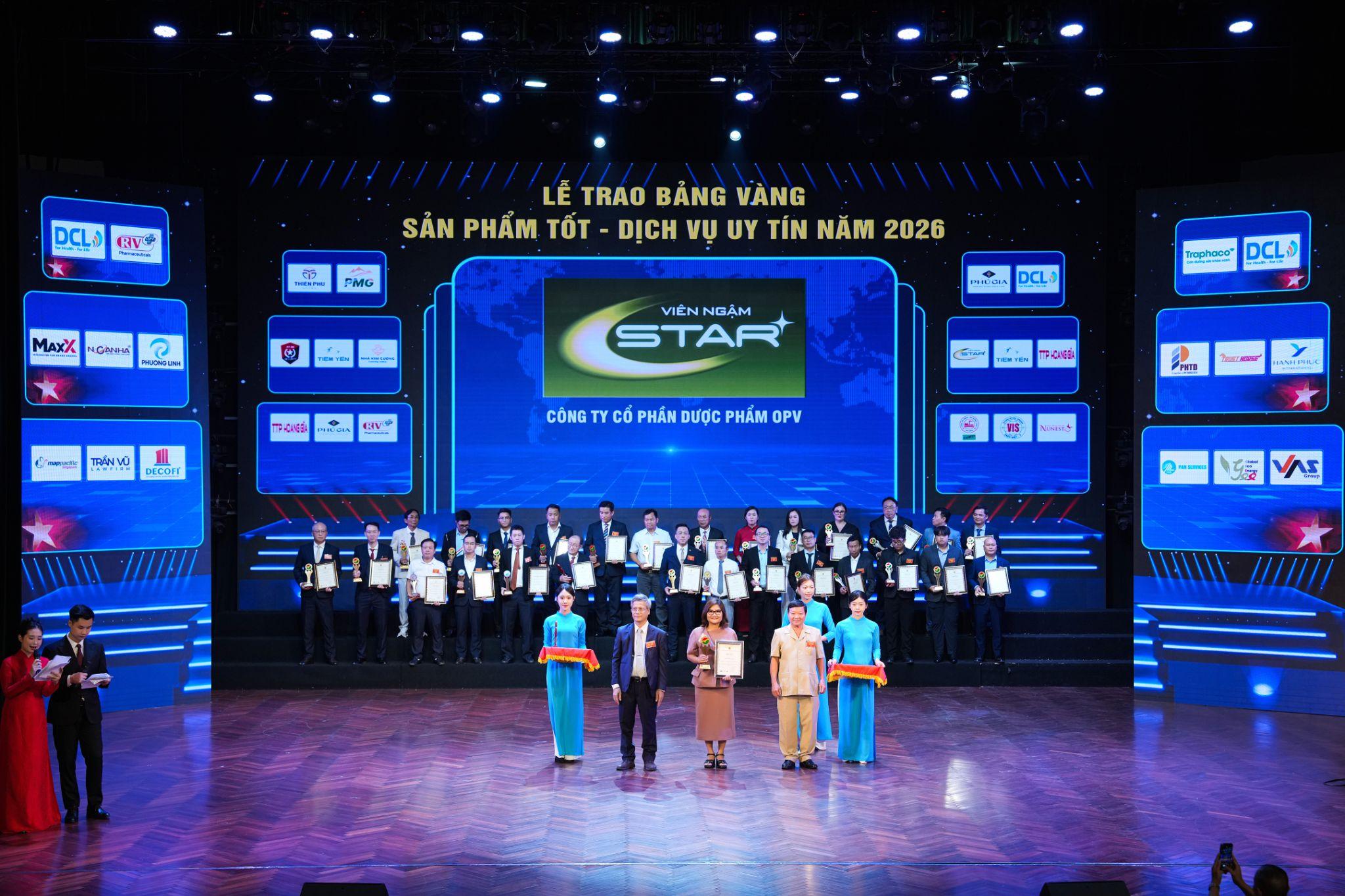 Đại diện Công ty OPV nhận Giải thưởng Nhãn hiệu STAR “Top 10 Sản Phẩm Tốt Hướng Đến Quyền Lợi Người Tiêu Dùng Năm 2026”