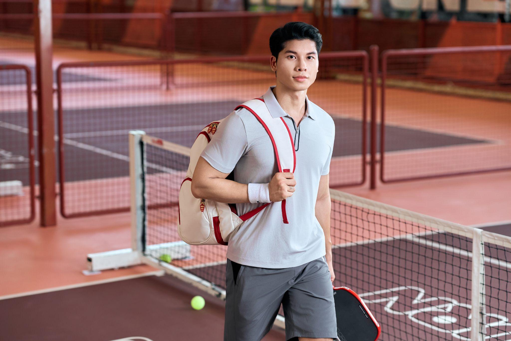 Cùng là một thiết kế Polo nhưng tùy vào cách kết hợp sẽ phù hợp với nhiều hoàn cảnh, đảm bảo chỉn chu mà vẫn thoải mái.