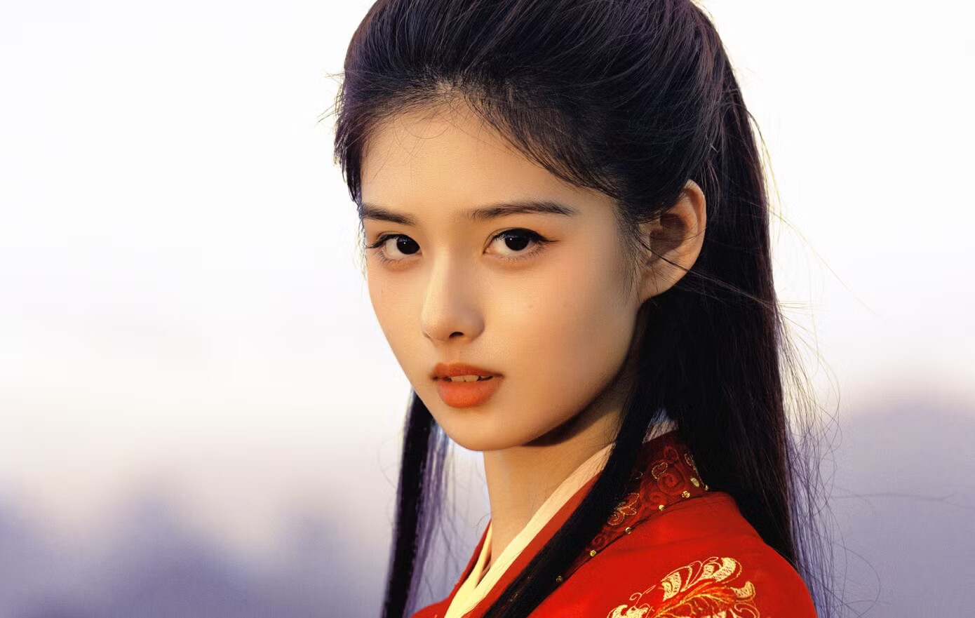 Ngải Mễ gây ấn tượng trong tạo hình cổ trang. Phim của cô vượt qua độ hot của tác phẩm do Ngu Thư Hân đóng chính.