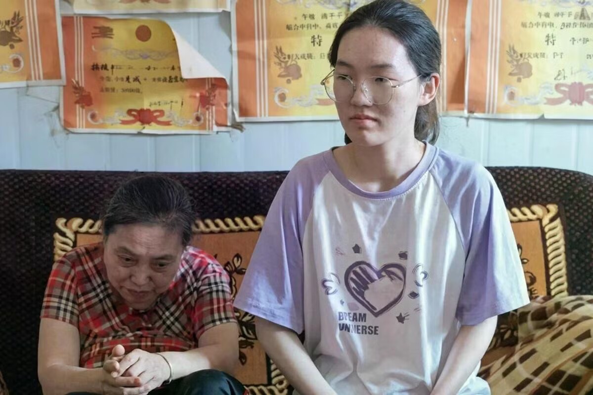 Hoàn cảnh gia đình Han đặc biệt khó khăn. Mẹ bị bệnh nặng, không có khả năng lao động.