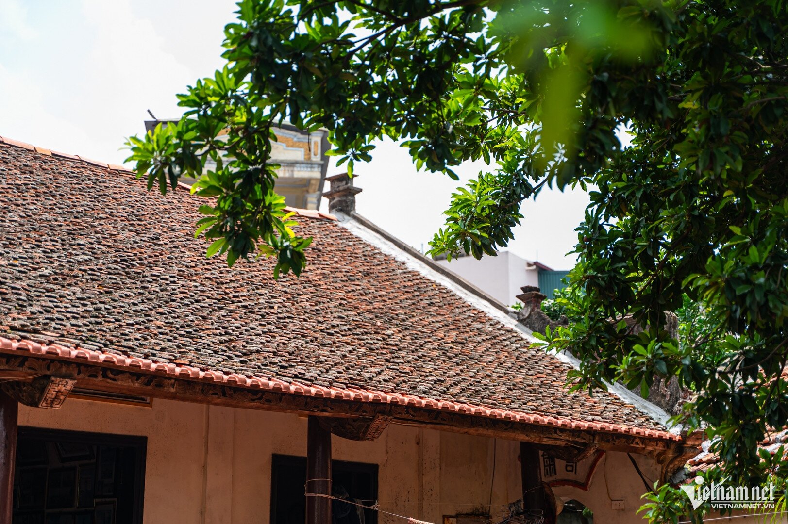 Ngôi nhà gần trăm năm tuổi cổ kính, bình yên. Ảnh: Huy Nguyễn