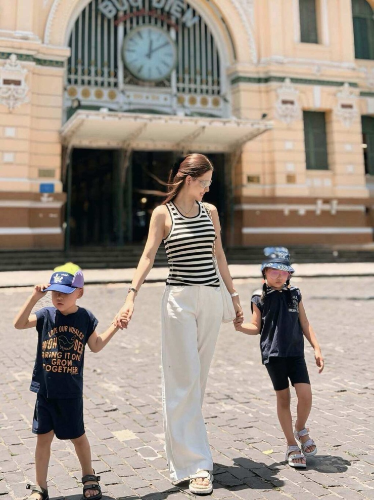 Ảnh sao 15/7: Lê Giang bế con gái Lê Lộc đi tiệc - 9