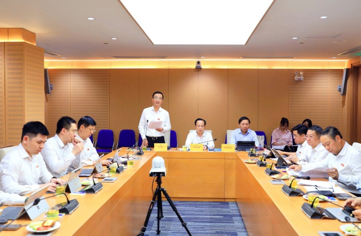Thảo luận tại tổ ở kỳ họp thứ 5 HĐND TP Hà Nội