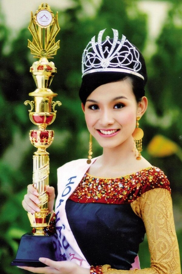 Thùy Lâm khi đăng quang Hoa hậu Hoàn vũ Việt Nam 2008.