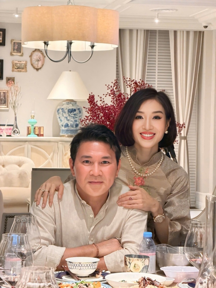 Gần đây, Thu Hương và ông xã sửa sang nội thất căn biệt thự theo hướng hiện đại, ấm cúng hơn.