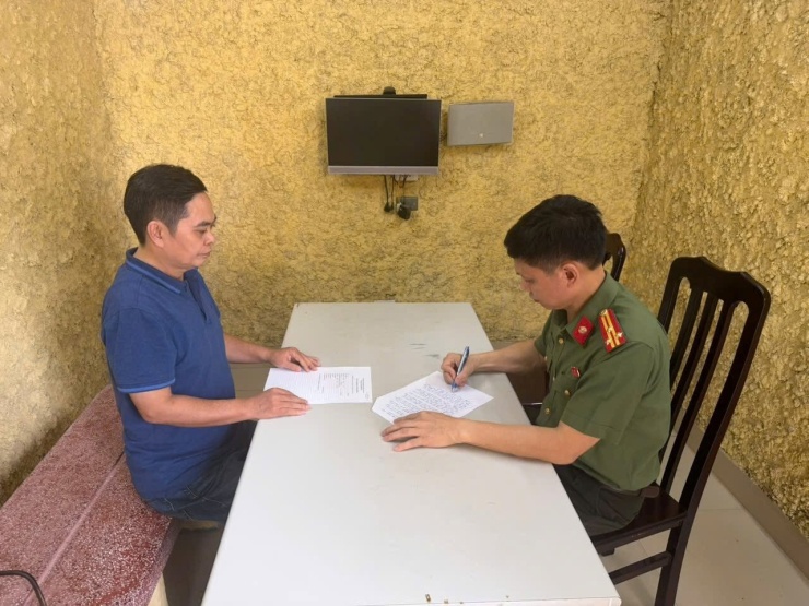 Vụ cuốn sách 'Chuyện với Thanh': Khởi tố Giám đốc NXB Hội Nhà văn và 2 người khác - 2