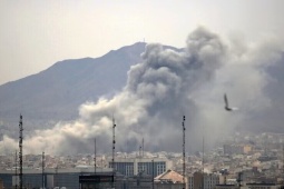 Mỹ phong tỏa cảng biển, không kích dữ dội Iran