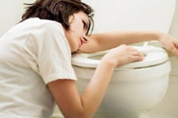 Tin tức sức khỏe - Đêm cứ đi tiểu 3-4 lần, tiểu són ướt quần xấu hổ - Coi chừng là do bệnh này!