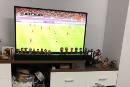 Sinh hoạt đảo lộn, chồng sụt cân vì vợ xem World Cup suốt đêm