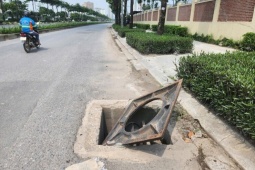 Nắp cống nhô cao trên đường Phạm Tu ở Hà Nội: Mối nguy rình rập người đi đường