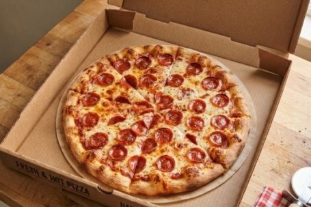 Bánh pizza hình tròn, sao lại đựng trong hộp vuông?