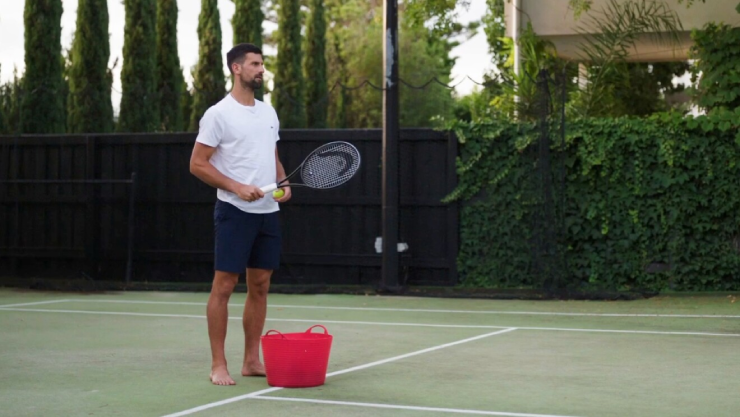 "The Wolf in Winter" tái hiện hành trình từ cậu bé lớn lên giữa chiến tranh đến huyền thoại 24 Grand Slam