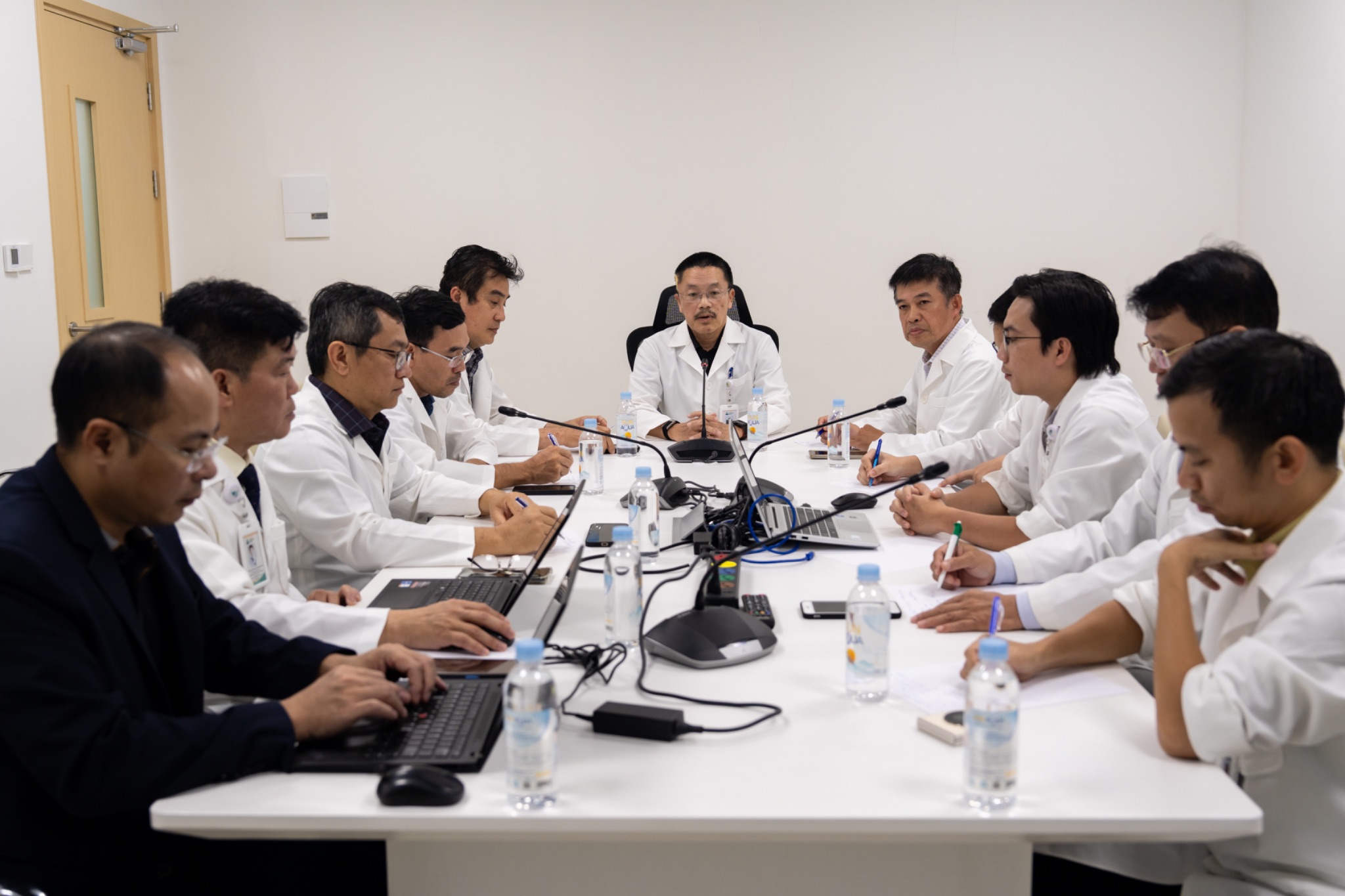Các chuyên gia, bác sĩ đầu ngành từ TP.HCM và Bệnh viện đa khoa Kiên Giang đã được huy động tới Bệnh viện Mặt trời Phú Quốc để phối hợp hội chẩn, can thiệp khẩn cấp