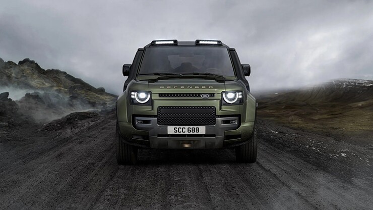 Land Rover vừa tung ra bản cập nhật mới cho dòng SUV Defender với hàng loạt thay đổi đáng chú ý, từ việc bổ sung phiên bản, cấu hình ghế cho đến sự sụt giảm sức mạnh bất ngờ trên mẫu xe đầu bảng.&nbsp;Một số nâng cấp đáng chú ý khác trên dòng Defender mới bao gồm màu sơn xanh Woolstone Green (dành riêng cho bản Octa), màu cam Namib Orange, lớp phim bảo vệ bóng có khả năng tự phục hồi vết xước nhỏ, cùng danh sách phụ kiện chính hãng kéo dài như hộp đựng đồ gắn cửa sau có khóa và hệ thống đèn trợ sáng trên nóc.
