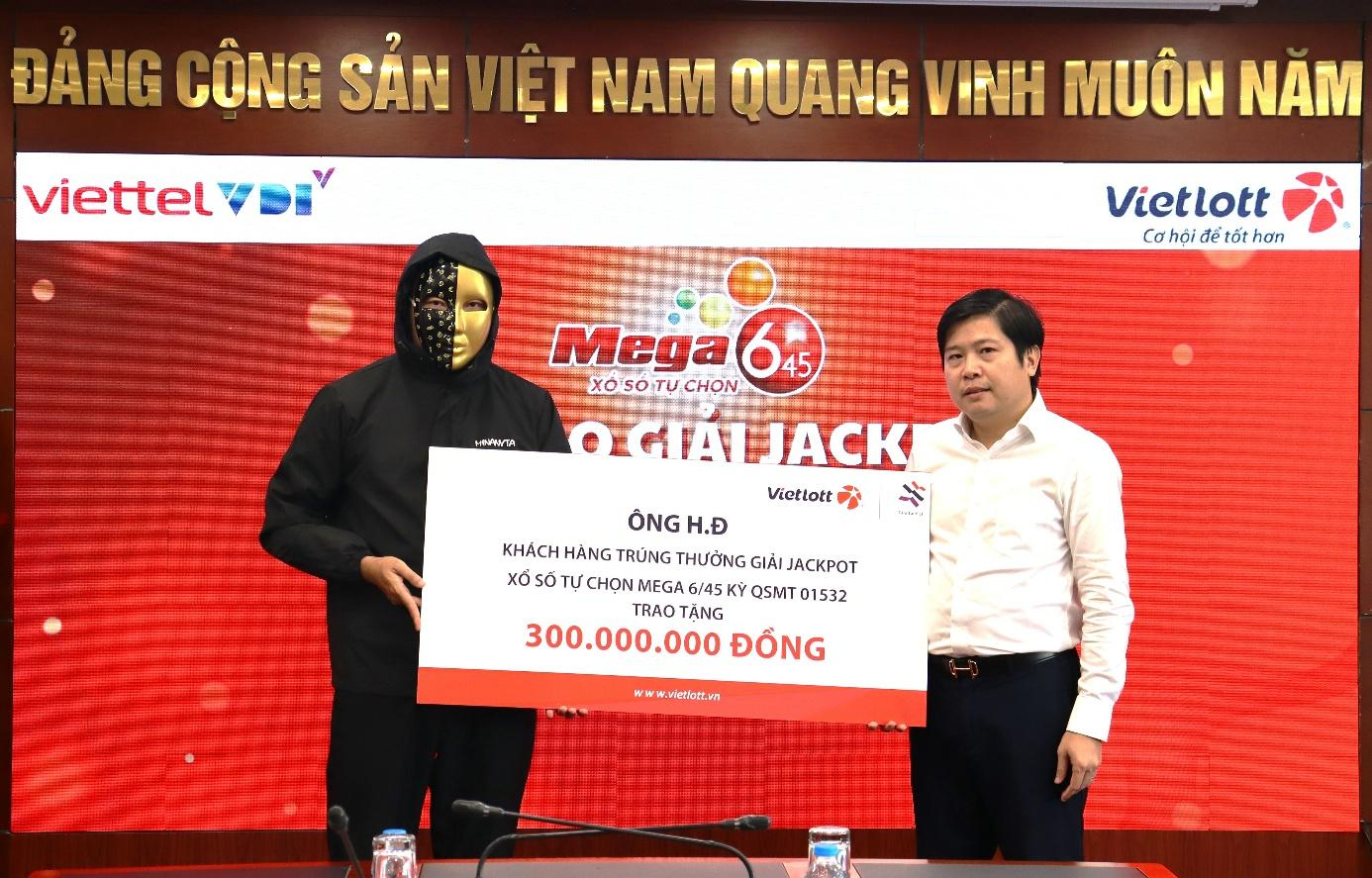 Anh H.Đ trao tặng 300 triệu đồng để thực hiện các hoạt động an sinh xã hội thông qua Quỹ Tâm Tài Việt